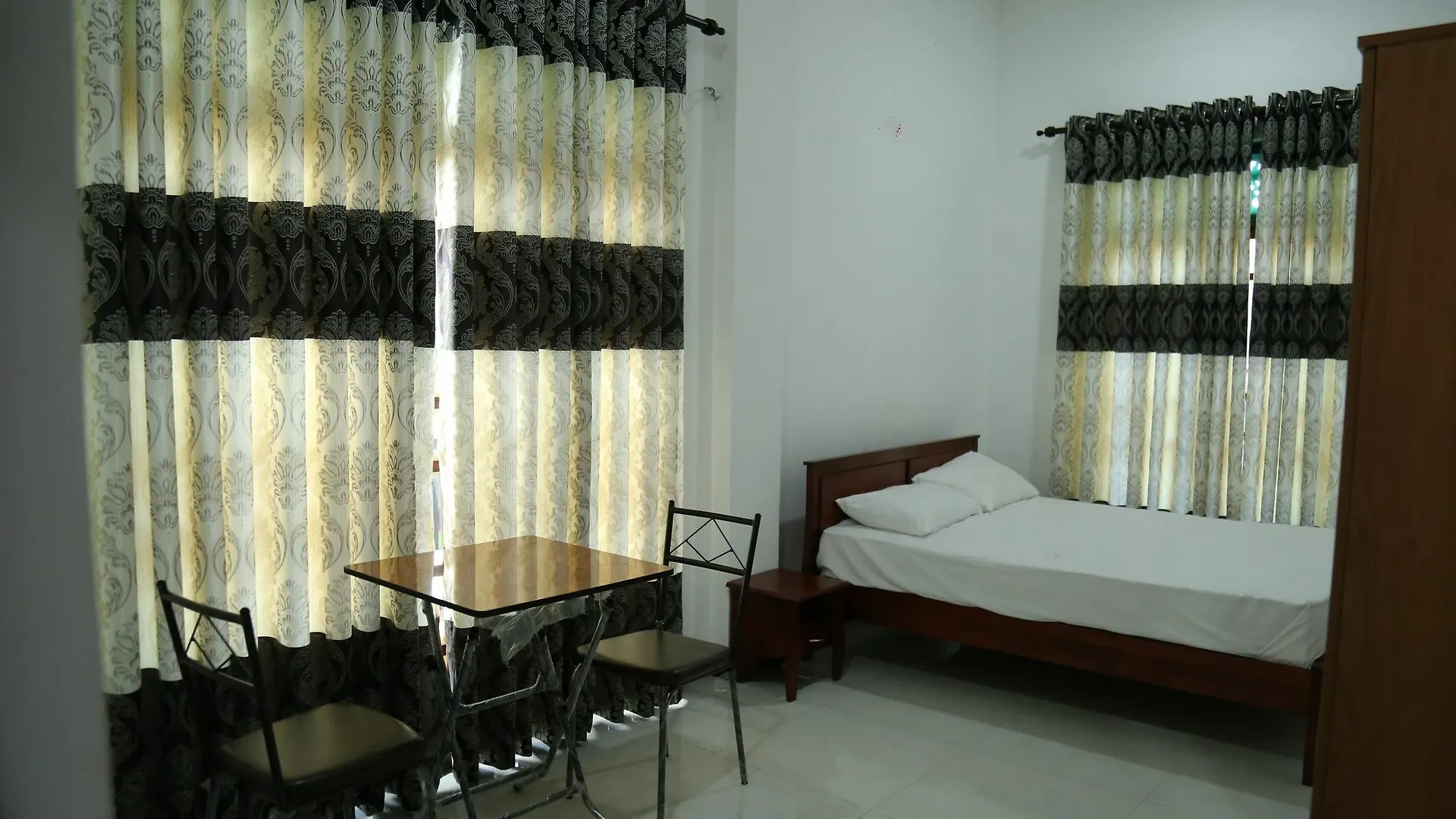 Hill Crescent Kandy Hotel