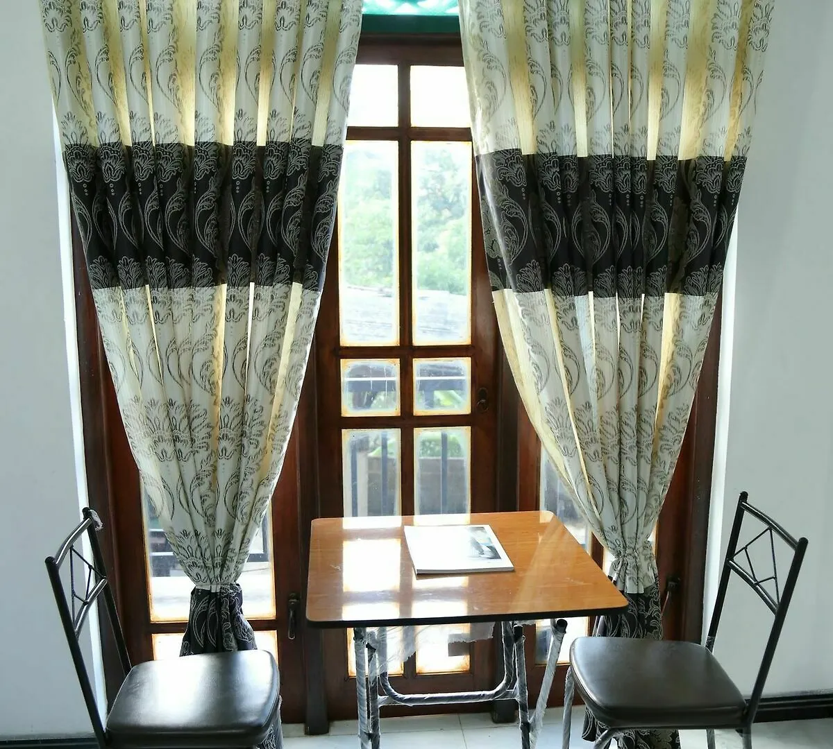 Hill Crescent Κάντι 3*,
